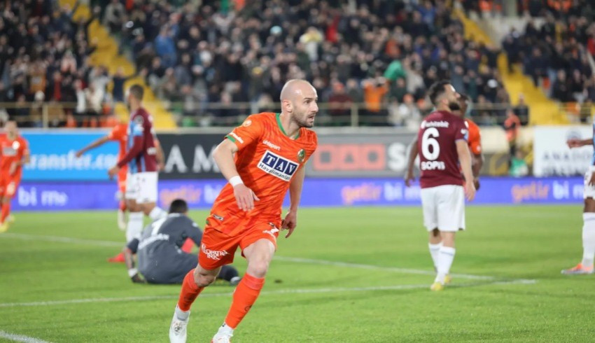 Alanyaspor, Trabzonspor'u 5-0 yendi