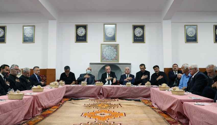 Erdoğan cemevinde Muharrem ayı iftarına katıldı