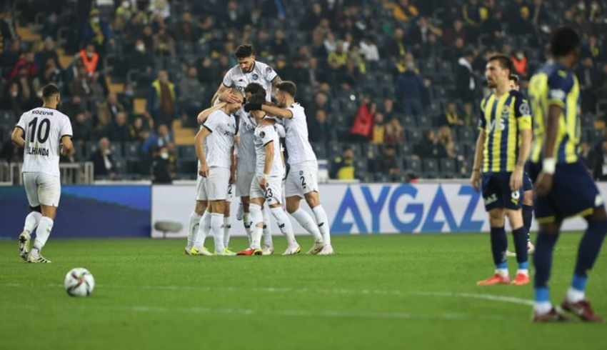 Fenerbahçe, Kadıköy'de Adana Demirspor'a da yenildi!
