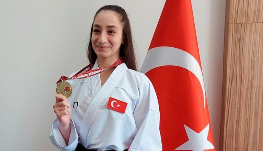 Diyarbakır'ın altın kızı Sena'nın bayrak gururu