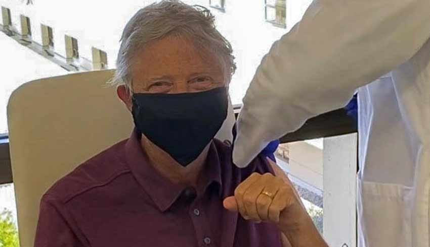65 yaşındaki Bill Gates, Kovid-19 aşısı oldu