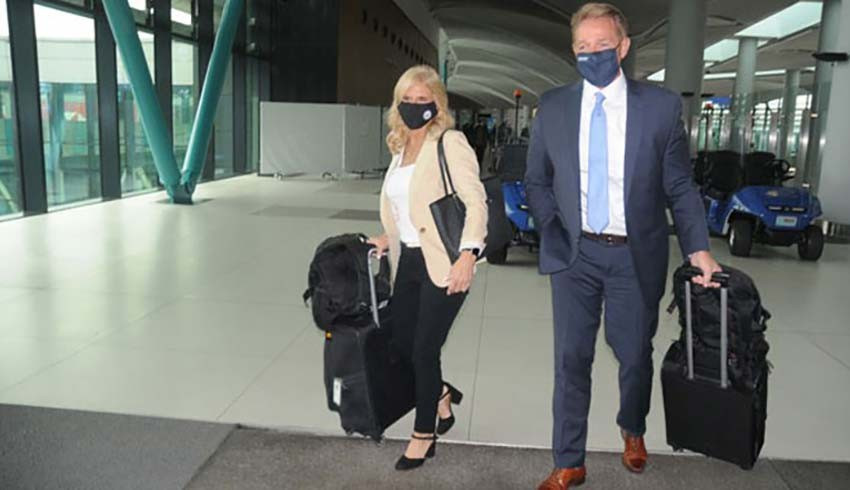 ABD nin yeni Ankara Büyükelçisi Flake, iki çantayla Türkiye ye geldi
