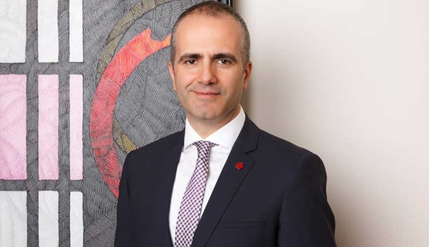 Akbank Kurumsal İletişim Bölüm Başkanı Murat Göllü den sürpriz veda...