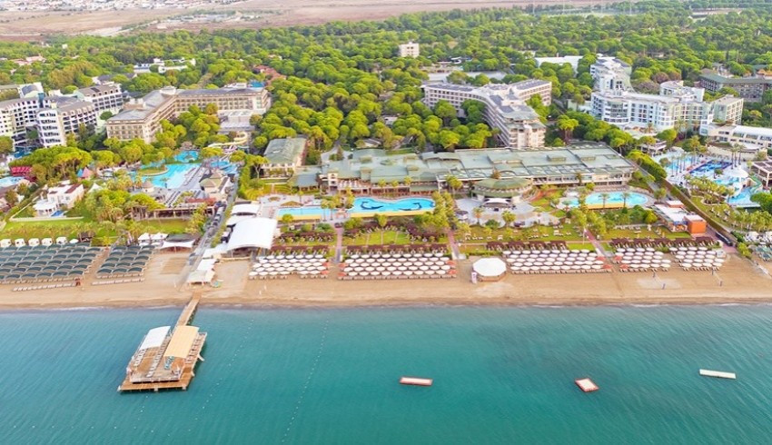 Antalya’da neredeyse her 300 metreye bir otel düşüyor