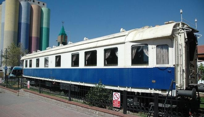 Atatürk’ün  Beyaz Vagon u gece yarısı kaldırıldı