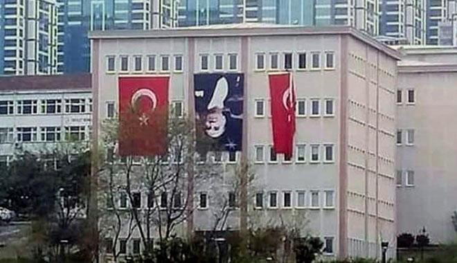 Atatürk’ün resmini ters asan Trabzon Üniversitesi nden açıklama: Bir anlık dikkatsizlik