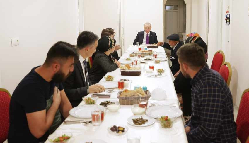 Cumhurbaşkanı Erdoğan, Ayaş ta çiftçi Dikmen ailesiyle iftar yaptı