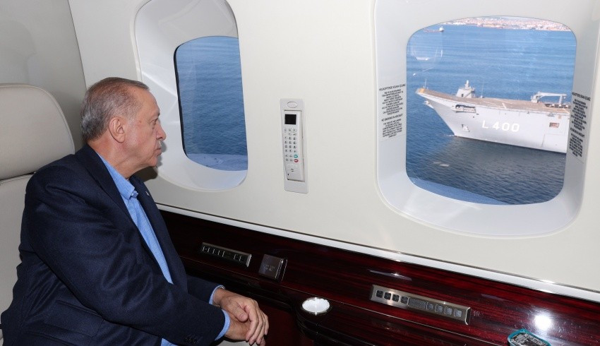 Cumhurbaşkanı Erdoğan, 'Türkiye'nin yüzer üssü'nü havadan inceledi