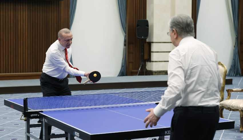 Cumhurbaşkanı Erdoğan ile Kazakistan Cumhurbaşkanı Tokayev masa tenisi oynadı