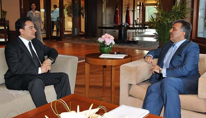Çarpıcı  yeni medya  iddiası... Gül den ve Babacan dan Fehmi Koru ya veto