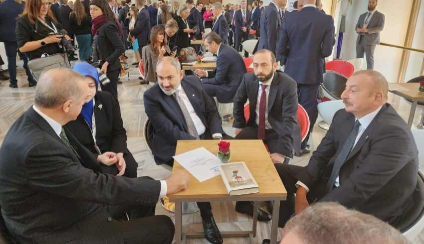 Erdoğan, Aliyev ve Paşinyan'la bir araya geldi
