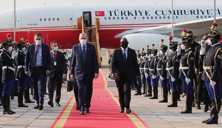 Erdoğan, Kongo da resmi törenle karşılandı