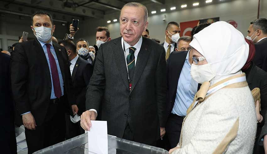 Erdoğan yeniden Ak Parti Genel Başkanı