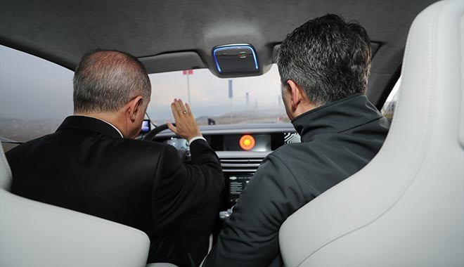 Erdoğan, yerli otomobili kullandı
