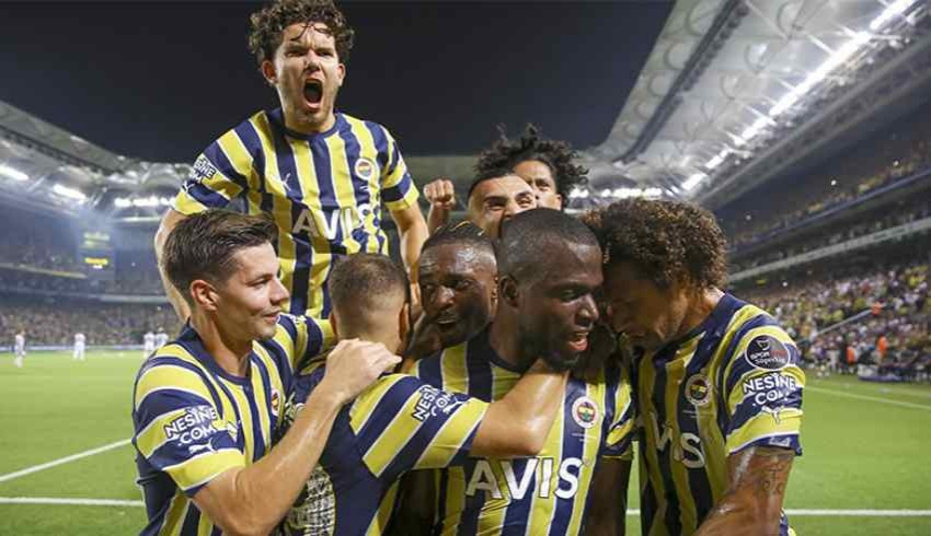 Fenerbahçe, Adana Demirspor u yenerek liderlik koltuğuna oturdu