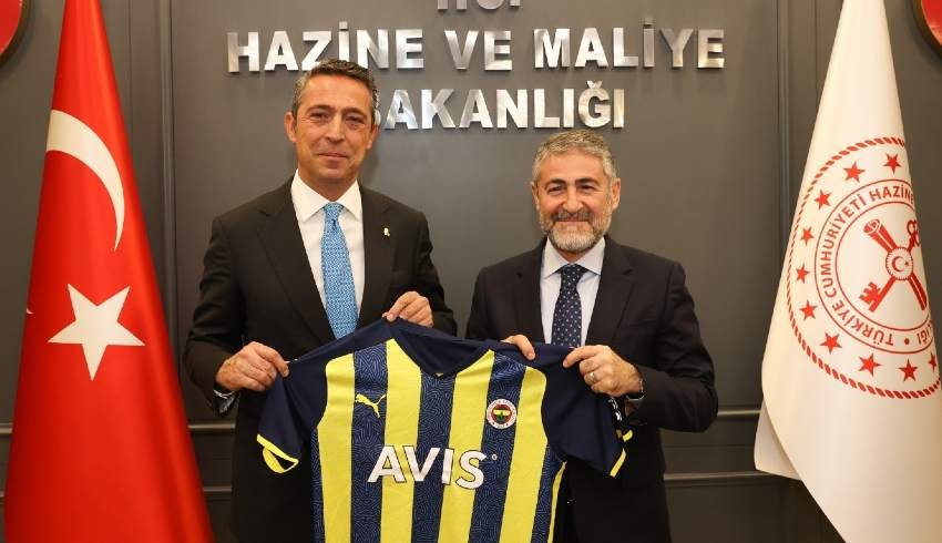 Fenerbahçe Ali Koç, Bakan Nebati ye kaç numaralı forma hediye etti?