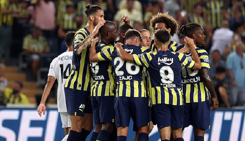 Fenerbahçe Slovacko yu üç golle geçti, tur kapısını araladı