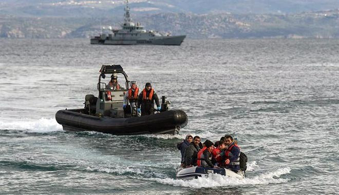 Göçmenler karaya çıkmaya başladı! Yunanistan sınıra asker yığıyor