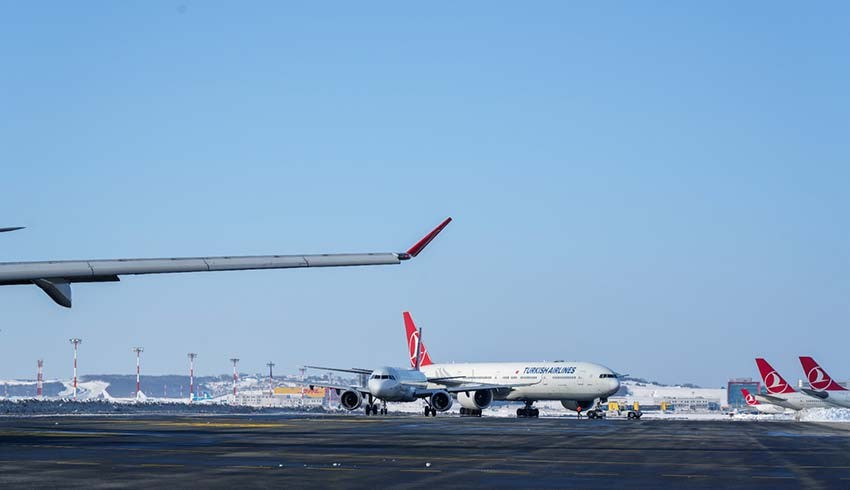 İstanbul Havalimanı nda tüm pistler kardan temizlendi