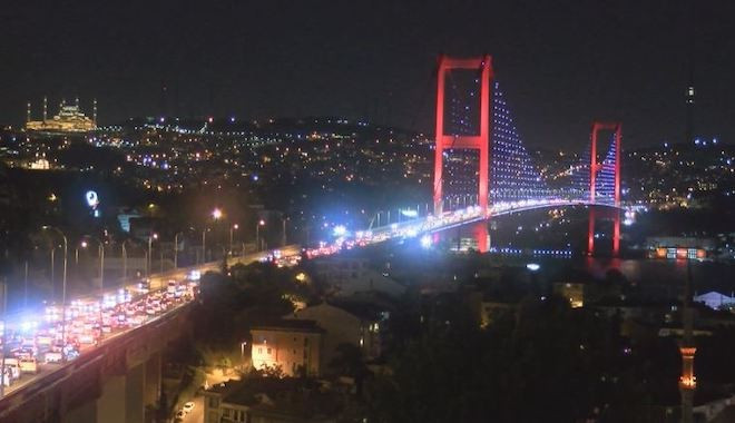 İstanbul da bayram trafiği gece de devam etti