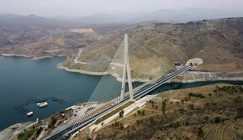Maliyeti 720 milyon lira - 16 şehri birbirine bağlayan Kömürhan Köprüsü açıldı