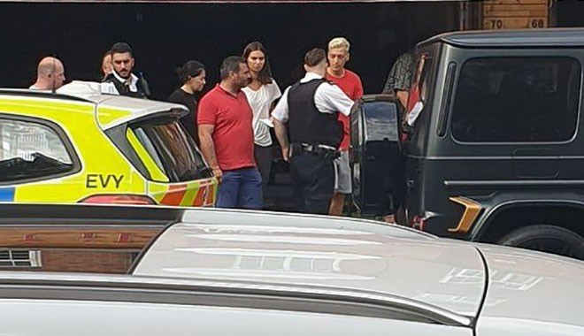 Mesut Özil e Londra da bıçaklı saldırı girişimi