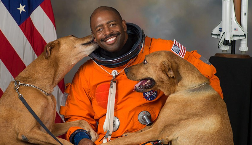 NASA dan  Ulusal Köpek Günü  paylaşımı