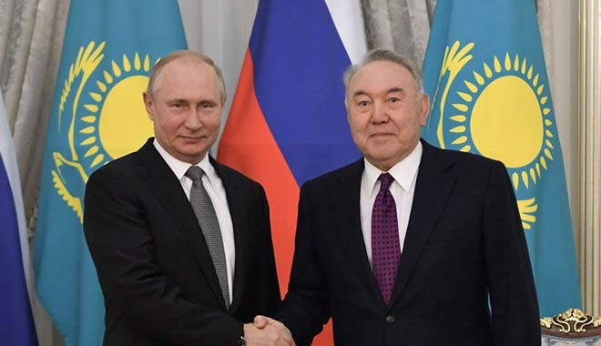 Nazarbayev, Putin i  Elbaşı Nişanı  ile ödüllendirdi