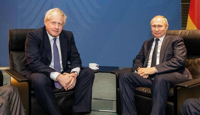 Putin den İngiltere ye şok tehdit: Füzeyle bir dakika sürer