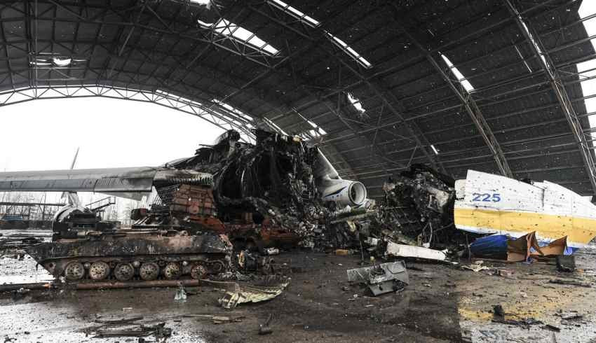 Rusya nın vurduğu dünyanın en büyük kargo uçağı enkazı görüntülendi