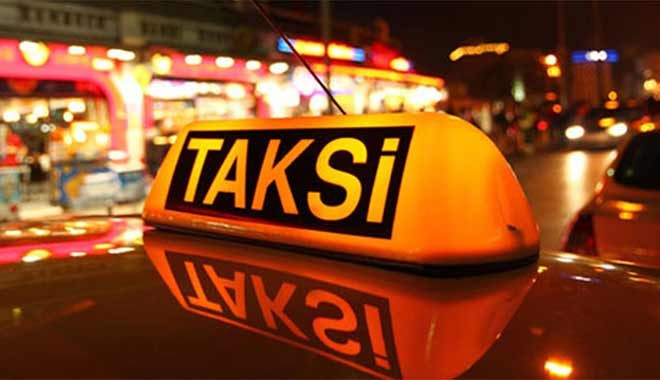 Taksici den pes dedirten protesto: Bir yolcuyu almadığımızda bizi 153’e şikayet ediyorlar