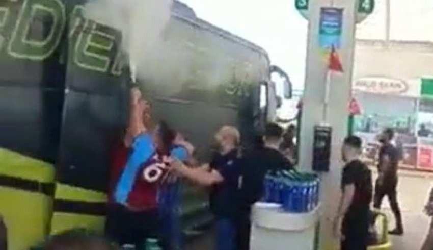 Trabzonsporlu taraftarlardan Fenerbahçe otobüsüne saldırı