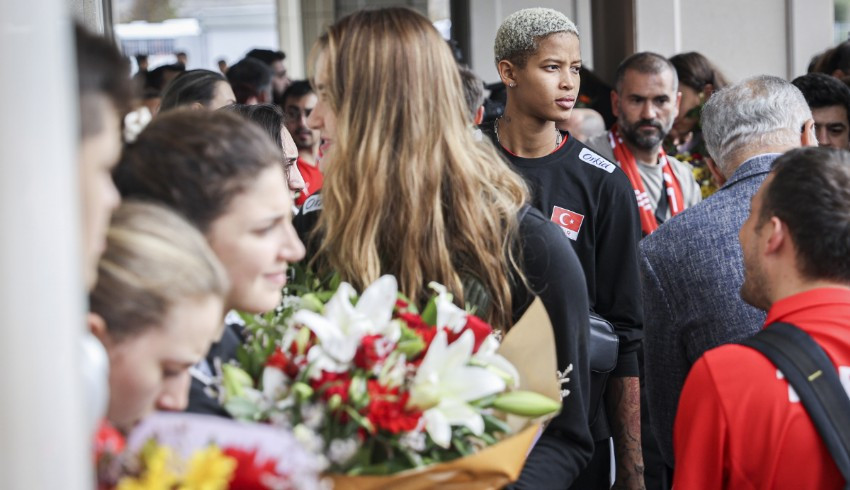 Avrupa Şampiyonu A Milli Kadın Voleybol Takımı yurda döndü