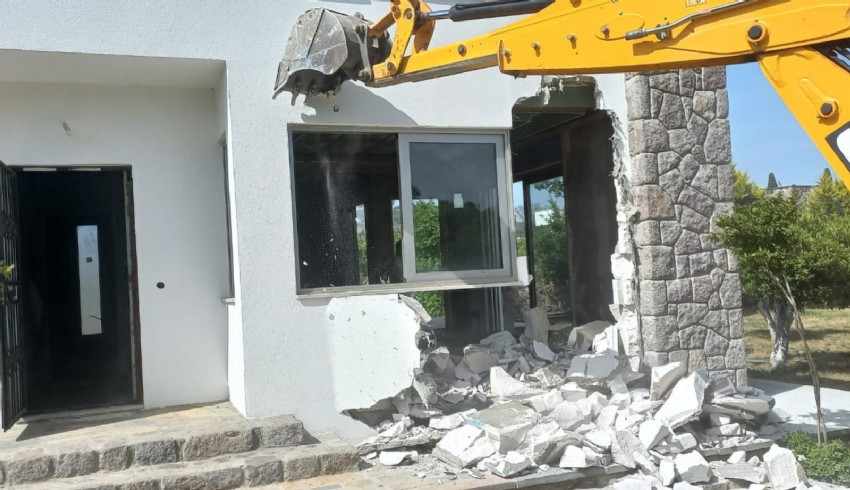 Bodrum da 11 ayda 131 kaçak bina yıkıldı