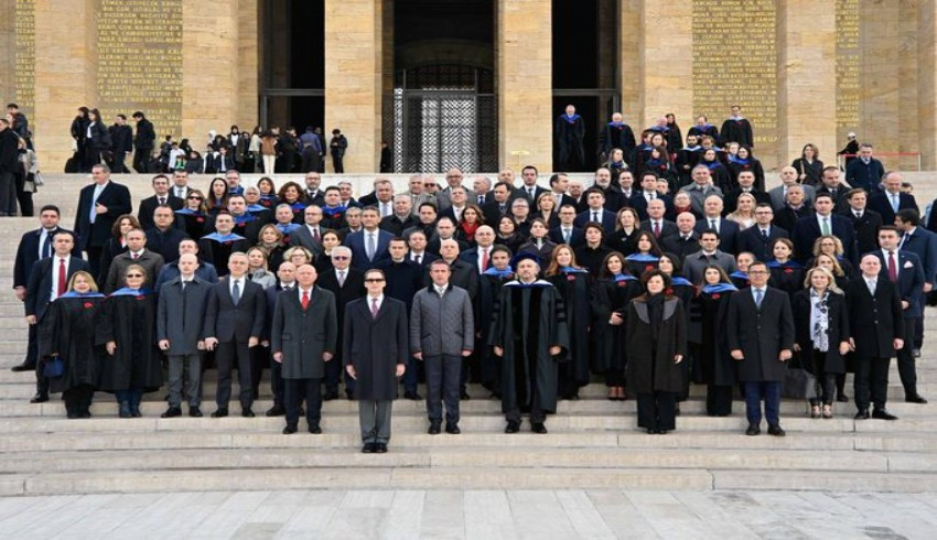 Koç Holding ve Koç Üniversitesi tam kadro Atatürk ün huzurunda