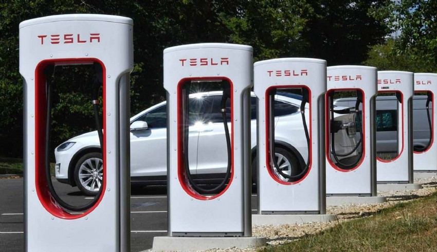 Tesla elektrikli araçlarda şarj savaşını kazandı