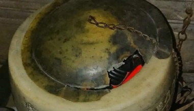 Ayasofya’daki tarihi su haznesinin kapağı kırılarak ayakkabılık yapıldı