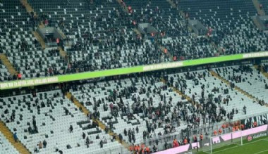 Fenerbahçe tribünlerinde 'Yönetim istifa' sesleri