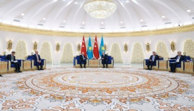 Erdoğan, Kazakistan Cumhurbaşkanı Tokayev ile bir araya geldi
