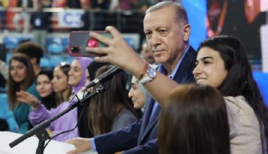 Erdoğan'dan gençlere: Eğer sizi yanıltmaya çalışırsam bana da aynı tavrı gösterin; benim karşımda da özgürlüğünüzden asla taviz vermeyin