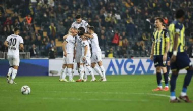 Fenerbahçe, Kadıköy'de Adana Demirspor'a da yenildi!
