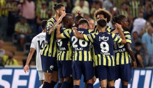 Fenerbahçe Slovacko'yu üç golle geçti, tur kapısını araladı