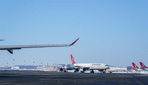 İstanbul Havalimanı'nda tüm pistler kardan temizlendi