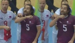 Katarlı oyuncudan millilerimize 'kafa kesme' hareketi!