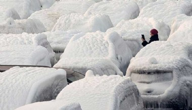 Otomobiller soğuk hava nedeniyle buz tuttu!