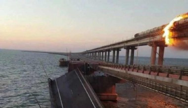 Ukrayna'dan Rusya'ya büyük darbe: Kırım Kerç Köprüsü'nü havaya uçurdu