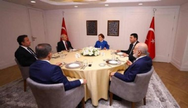 FT yazdı: Altını masada Erdoğan'a karşı aday krizi