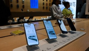 California'da Apple'ın yeni telefonu iPhone 15'in satışı başladı