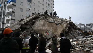 Depremde 100 kişiye mezar olan apartman ruhsatsız inşa edilmiş